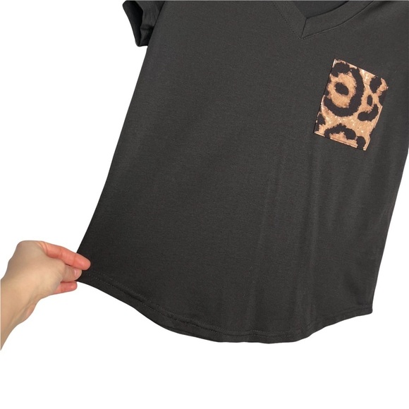 Leopard Pocket Black Basic Round Hem Short Sleeve Tee Shirt - Picture 3 of 9